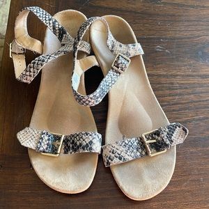 VIONIC Snake Skin sandals 9